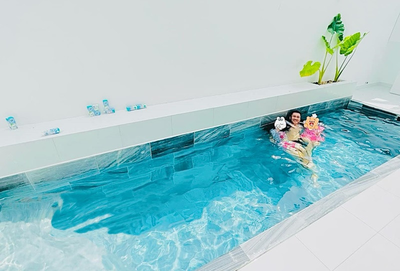 Vợ chồng Thủy Tiên xây bể bơi trong biệt thự.