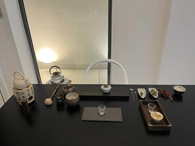 Thủy Tiên chia sẻ hình ảnh bàn trà.