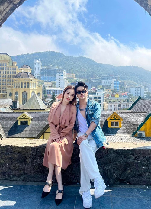 Cặp đôi tận hưởng kỳ nghỉ ở Tam Đảo.