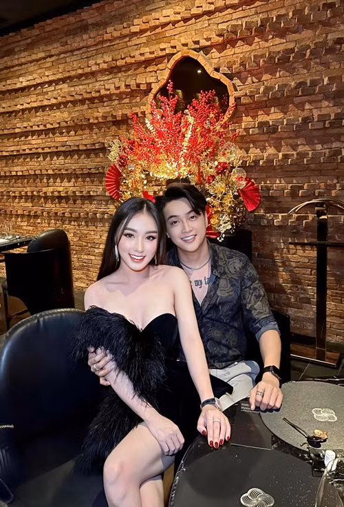 Mới đây, trong một livestream, Tuyết Nhung - vợ ca sĩ TiTi khoe tin vui bầu bí.