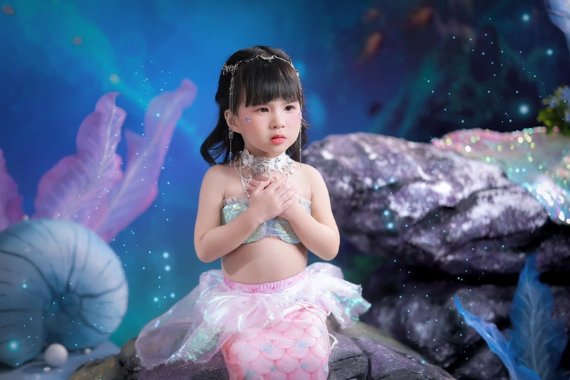 Con gái Thiên An tỏ ra dạn dĩ trước ống kính máy quay.