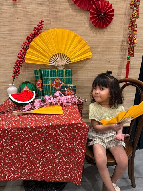 Bé Sol được xem là bản sao nhí của bố.