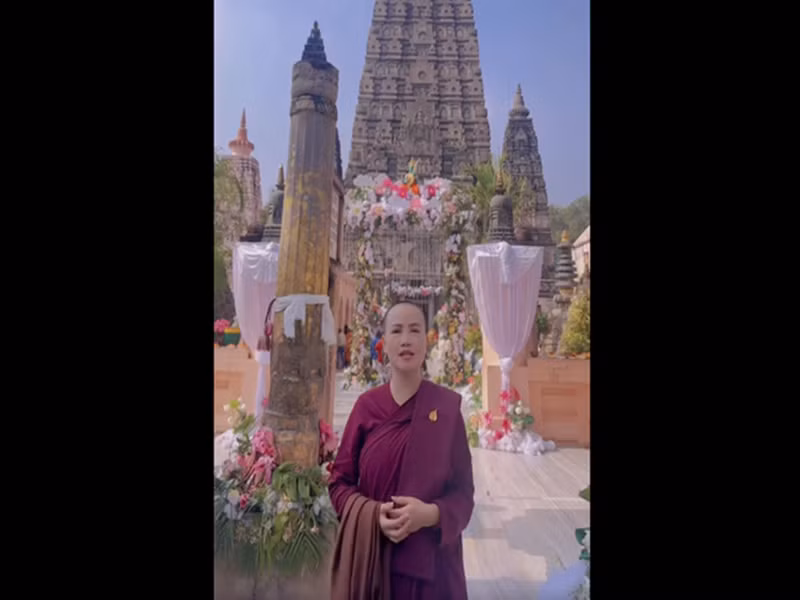 Trước Hồng Tơ, không ít sao Việt xuống tóc. Diễn viên Đào Hoàng Yến là một trong số đó. Tháng 12/2023, Hoàng Yến xuống tóc, xuất gia gieo duyên. Ảnh: FBNV.