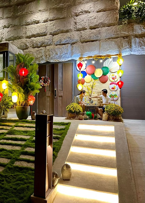 Mỗi dịp lễ Tết, cặp đôi trang hoàng nhà cửa.