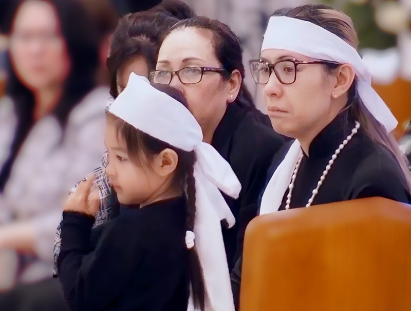 Cô suy sụp trong những ngày qua khi Đức Tiến đột ngột qua đời. Ảnh: Vietnamnet.