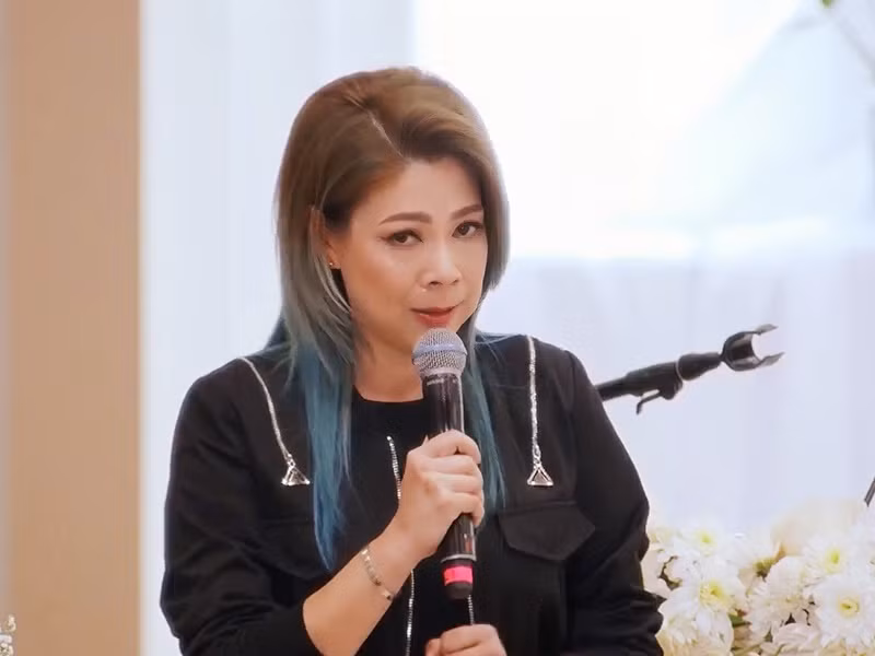 Sao Viet nghen ngao vieng sieu mau Duc Tien o My