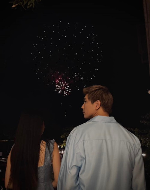 Ca si Tim vuong nghi van cong khai ban gai moi