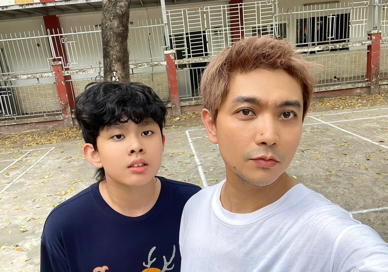 Trong những năm qua, con trai của Tim và Trương Quỳnh Anh được phân chia thời gian sống cùng ba mẹ.