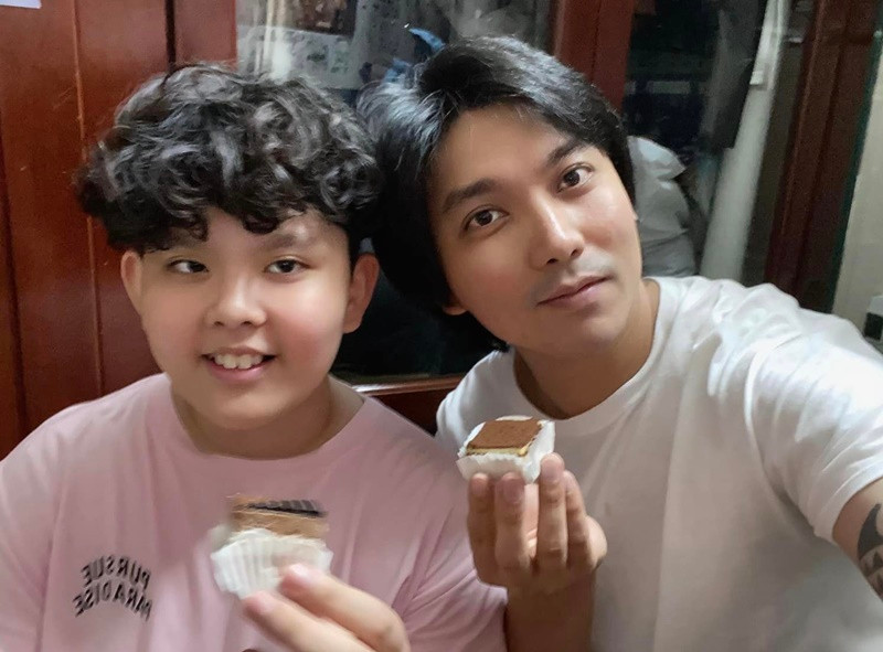 Tim vui vẻ mỗi lần dành thời gian cho con trai đầu lòng.