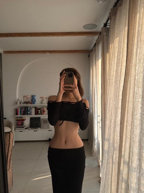 Nhiều cô gái mơ ước có được vòng hai rắn nước cực kỳ thu hút giống nàng hậu.