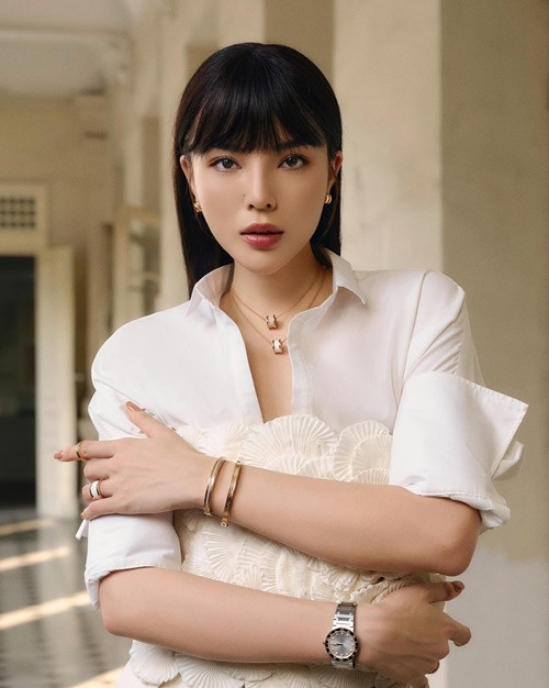 Ở tuổi 28, nàng hậu kín tiếng về chuyện tình cảm.