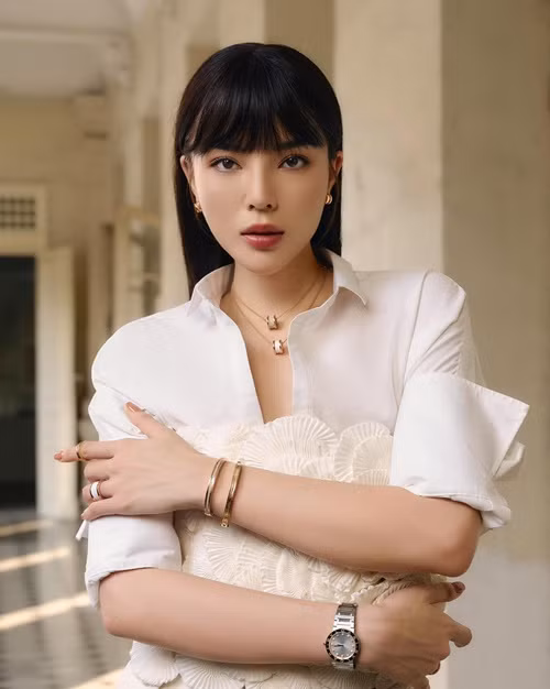 Ở tuổi 28, nàng hậu kín tiếng về chuyện tình cảm.