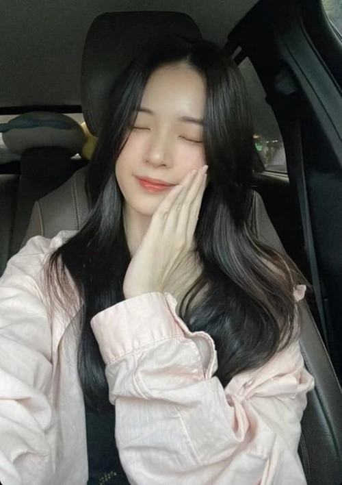 Trong khi đang chuẩn bị cho đám cưới tại TP HCM, Midu đề nghị xử lý chủ kênh TikTok "Chưa biết_01" và fanpage Facebook "This is Mặt Nạ". Ảnh: FBNV.