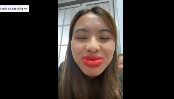 Di xam moi ve, co gai khien ca nha 