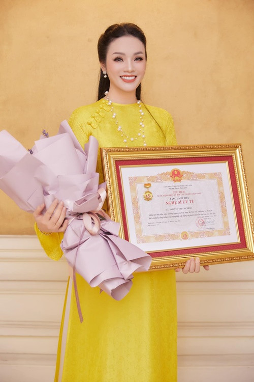 Tháng 3 vừa qua, Tân Nhàn đón nhận danh hiệu nghệ sĩ ưu tú. Ảnh: FBNV.