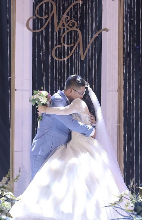 Chồng Tân Nhàn không lộ diện hoàn toàn trong đám cưới. Ảnh: Vietnamnet.