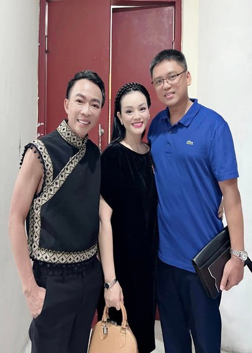 Nữ ca sĩ cùng chồng đi xem đêm nhạc của Việt Hoàn - Lương Nguyệt Anh tháng 11/2022. Ảnh: FBNV.