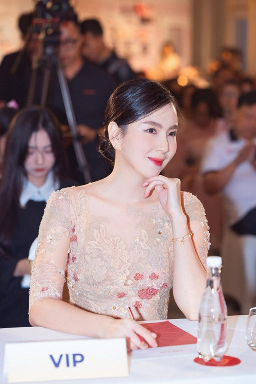 Tháng 4 vừa qua, MC Mai Ngọc chia sẻ trên trang cá nhân, cuộc hôn nhân của cô tan vỡ từ năm 2023. Ảnh: FBNV.