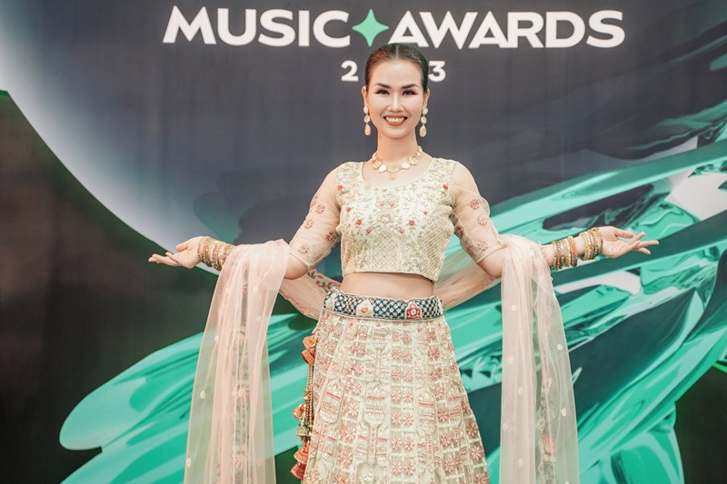 Võ Hạ Trâm chưa lộ bụng bầu vào tháng 2.