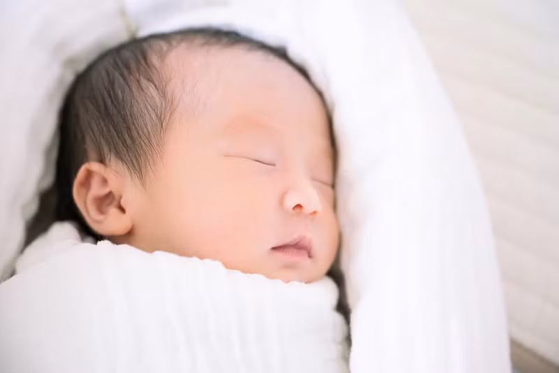 Con gái Sam là chị, bé trai chào đời sau.