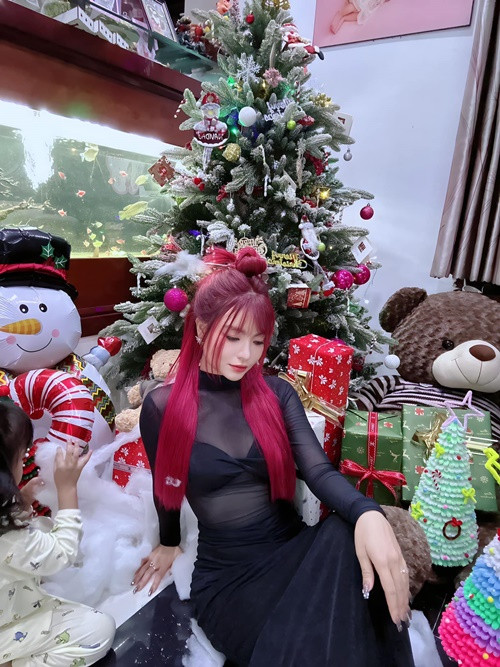 Tuy nhiên sau đó có vẻ như vợ Mạc Văn Khoa không còn ý định phẫu thuật thẩm mỹ vòng một.