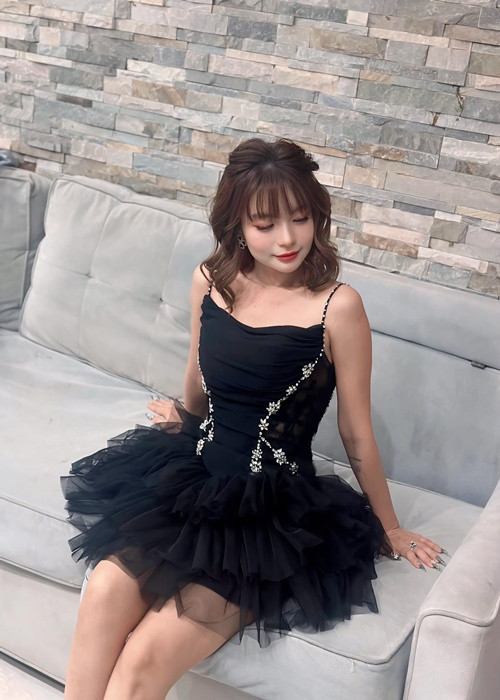 Thảo Vy tự ti về vòng một của mình. Vì vậy, cô từng có ý định nâng ngực.