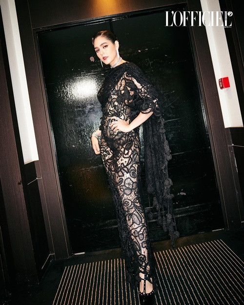 Mỹ nhân Thái kết hôn với doanh nhân Nott Witsaru. Năm 2023, Chompoo Araya được chồng tỷ phú viết di chúc để lại toàn bộ tài sản.