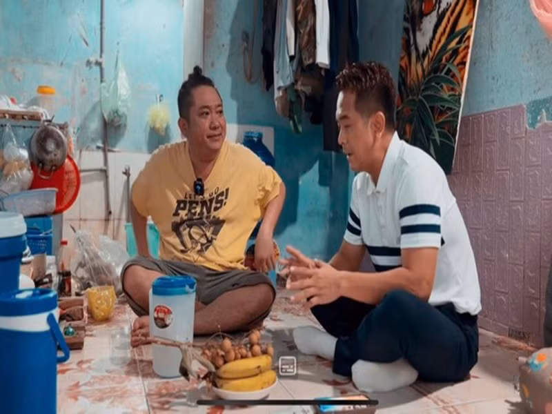 Năm 2023, Phùng Ngọc tham gia livestream bán hàng cùng Hùng Thuận. Một thời gian sau đó, "thằng Cò" tách ra làm riêng. Ảnh: Tiền Phong.