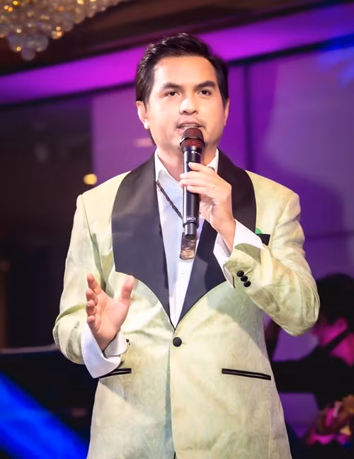 Trong những qua, Đức Tiến ở Mỹ, tập trung làm MC. Ảnh: FBNV.