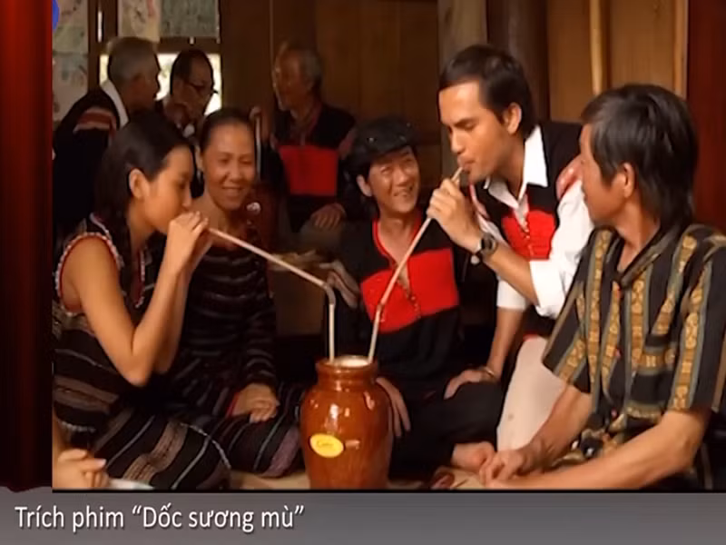 Nam người mẫu còn từng đóng phim: Chuyện tình đảo Ngọc, Dốc sương mù, Xin lỗi tình yêu. Ảnh: HTV.