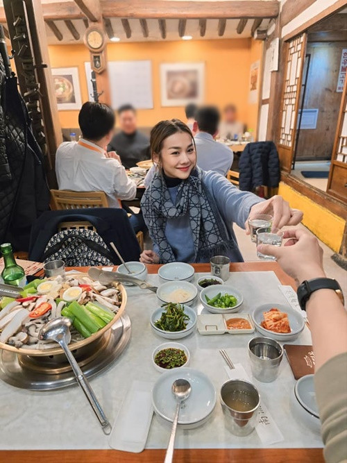 Thanh Hằng khoe hình ảnh đi du lịch Hàn Quốc cùng chồng.