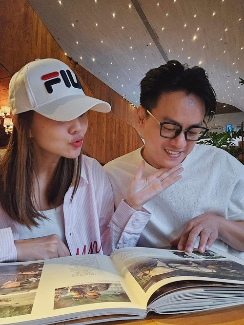 Bí mật thời hẹn hò, Thanh Hằng và Trần Nhật Minh lại thoải mái chia sẻ hình ảnh bên nhau sau khi về chung một nhà.