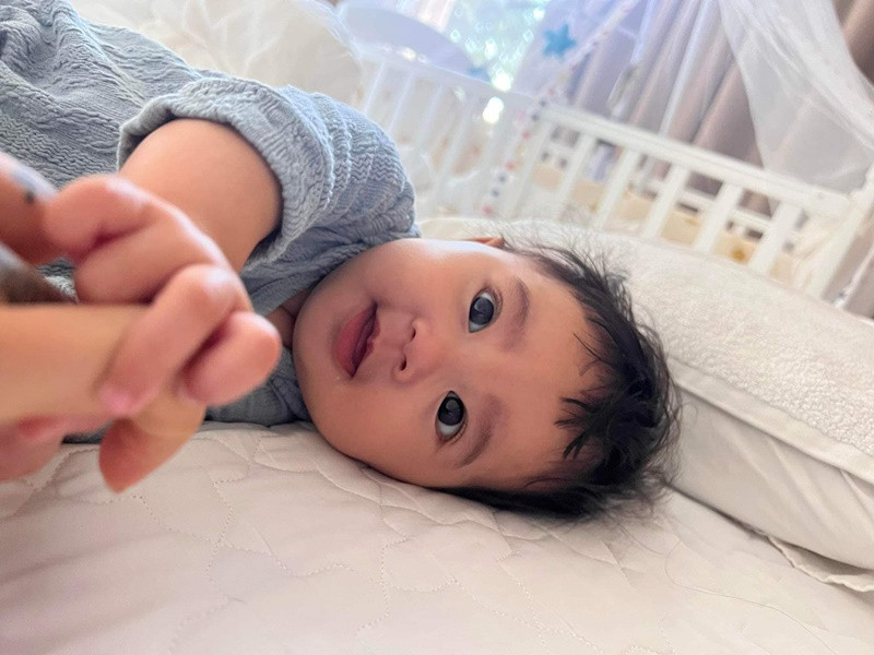 “Nhiều người sẽ thắc mắc sao Bảo Anh không tìm một đại gia để sinh con cho thoải mái? Nhưng nếu quyết định như vậy thì đâu phải Bảo Anh mà tôi yêu quý, một người dám nghĩ, dám làm, dám sống”, Dương Triệu Vũ nói thêm.