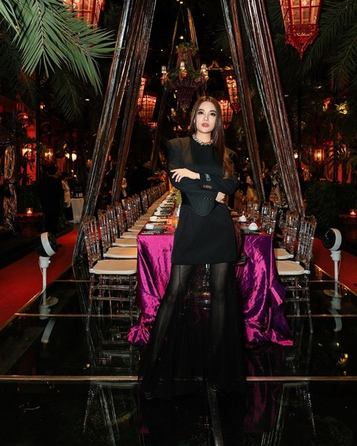 "Anh hứa ngày 30/4 là lần cuối sau 100 lần hứa vẫn không thanh toán 1 đồng, không có chút thiện chí nào. Các giấy xác nhận công nợ và lịch thanh toán cũng đã ký nhiều lần. Bên em cho anh thanh toán làm 50 lần cũng được để chia sẻ khó khăn nhưng 10 lần hứa cũng 3 lần đúng giúp em anh cũng không làm được", nữ diễn viên viết trên trang cá nhân.