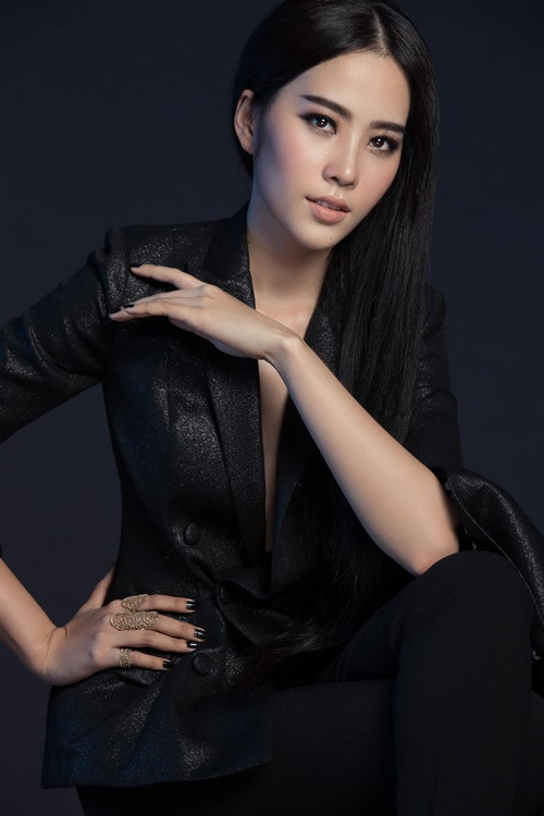 Tưởng chừng Nam Em sẽ ngày càng tỏa sáng thì cô liên tục vướng ồn ào. Ảnh: FBNV.