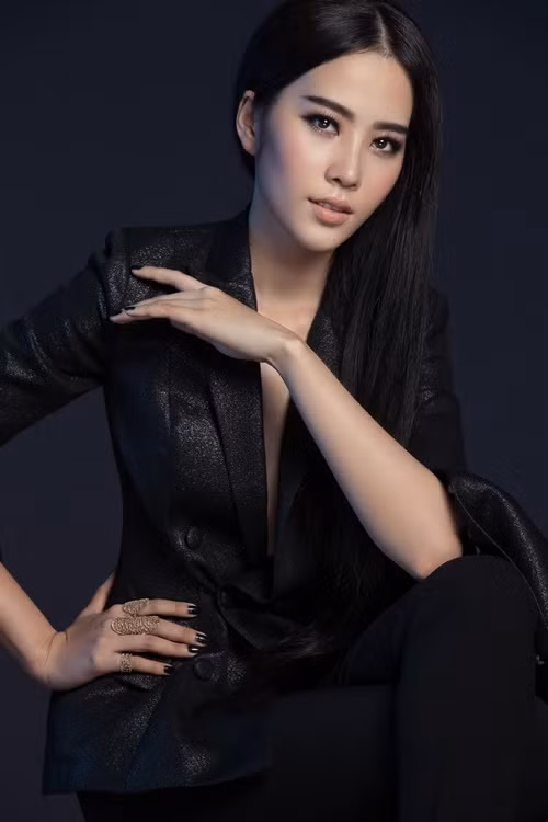 Tưởng chừng Nam Em sẽ ngày càng tỏa sáng thì cô liên tục vướng ồn ào. Ảnh: FBNV.