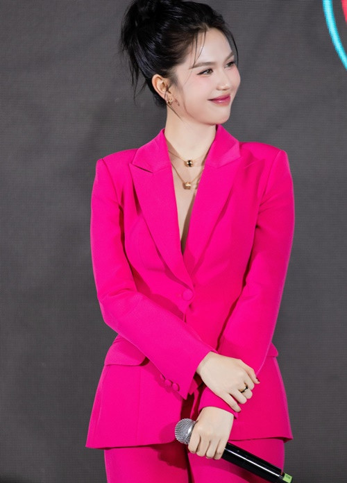 Ngọc Trinh bận rộn với công việc kinh doanh sau khi được hưởng án treo.