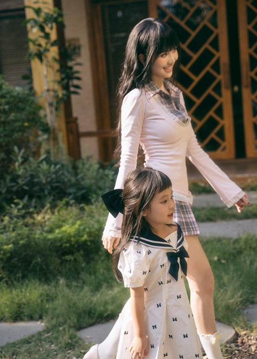 Ngọc Trinh không ngại "cưa sừng làm nghé".