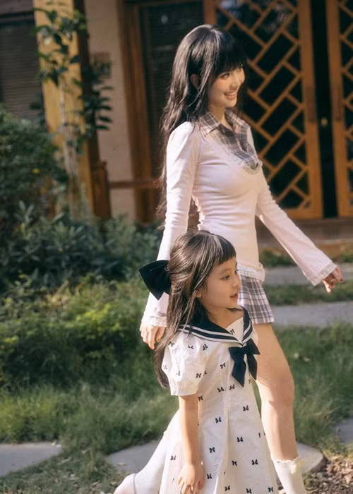 Ngọc Trinh không ngại "cưa sừng làm nghé".