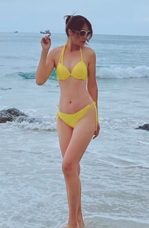 Nữ diễn viên tự tin khoe đường cong quyến rũ với bikini.