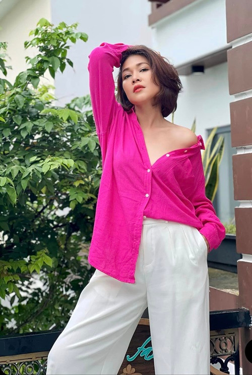 Ở tuổi 44, nữ diễn viên vẫn miệt mài đóng phim. Đinh Y Nhung chia sẻ trên Arttimes, cô trân trọng tất cả các vai diễn.