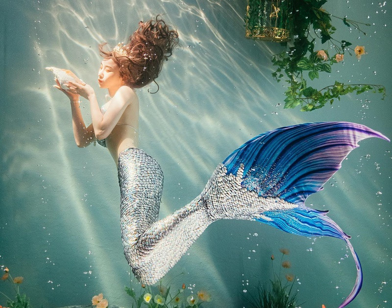 Cô nàng nín thở dưới nước khá lâu để có những bức ảnh đẹp mê hoặc.