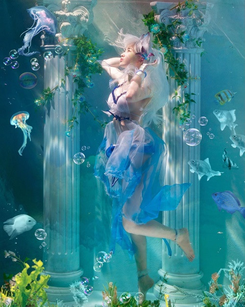 Với tạo hình cáo trắng, hot girl xinh đẹp diện nội y.