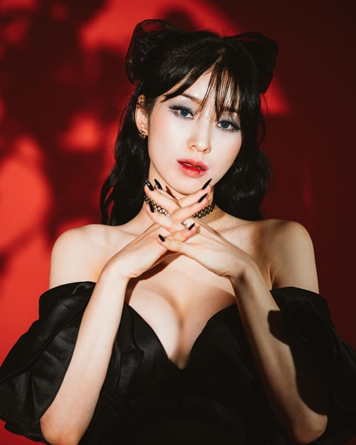 Hot girl người Hàn Quốc đang làm người mẫu, MC, người ném bóng mở màn cho các trận đấu bóng chày.