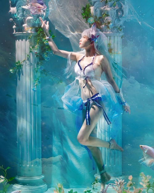 Woo Hyun gây chú ý khi thực hiện bộ ảnh hóa nàng tiên cá, cáo trắng gợi cảm dưới nước.