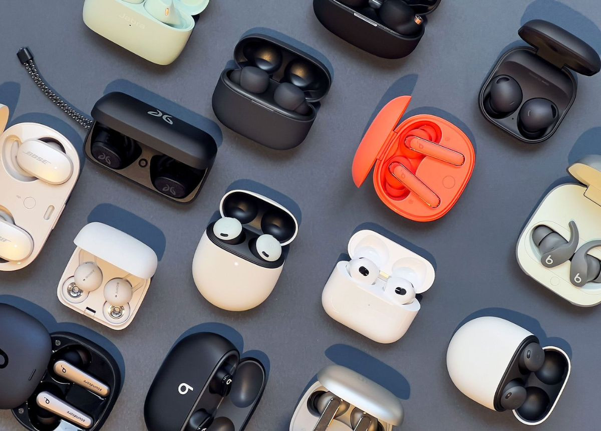 Tai nghe là vật bất li thân của nhiều người trong cuộc sống mỗi ngày. Việc sở hữu một chiếc tai nghe thời trang, mẫu mã đẹp, chất lượng tốt là điều ai cũng muốn.