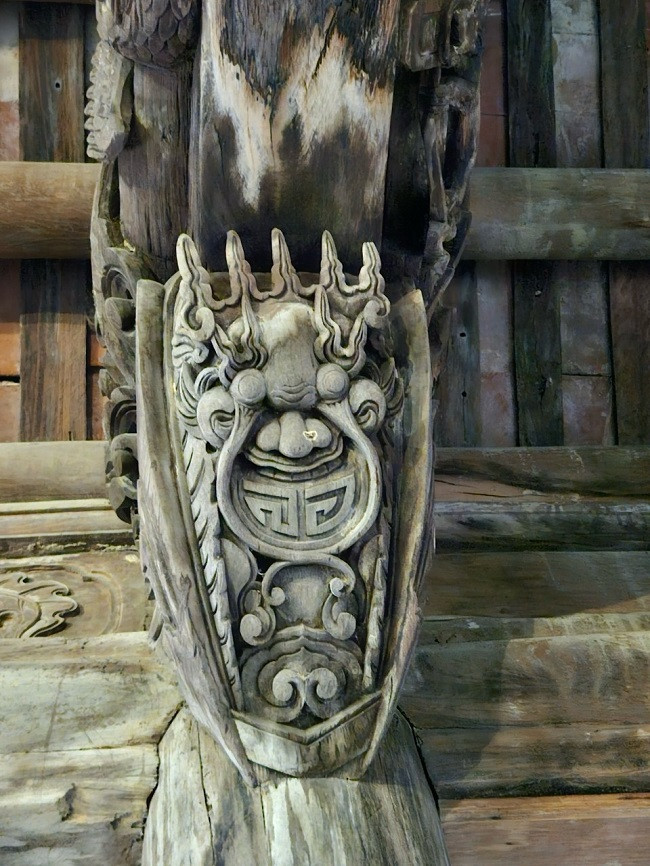 Ngoài giá trị về kiến trúc nghệ thuật thì đình Hoành Sơn còn có giá trị về mặt tâm linh, là nơi sinh hoạt văn hóa cộng đồng, nơi thờ Thành hoàng làng Lý Nhật Quang, Tứ vị Thánh nương và các vị Chư phật. Uy Minh vương Lý Nhật Quang - người con trai thứ 8 của vua Lý Thái Tổ, vị Tri châu đầu tiên của xứ Nghệ, người có nhiều đóng góp về kinh tế, chính trị, xã hội ở Nghệ An. Ông có công lao chiêu mộ dân lưu tán, khai hoang, lập nhiều làng mới, trong đó có làng Hoành Sơn.