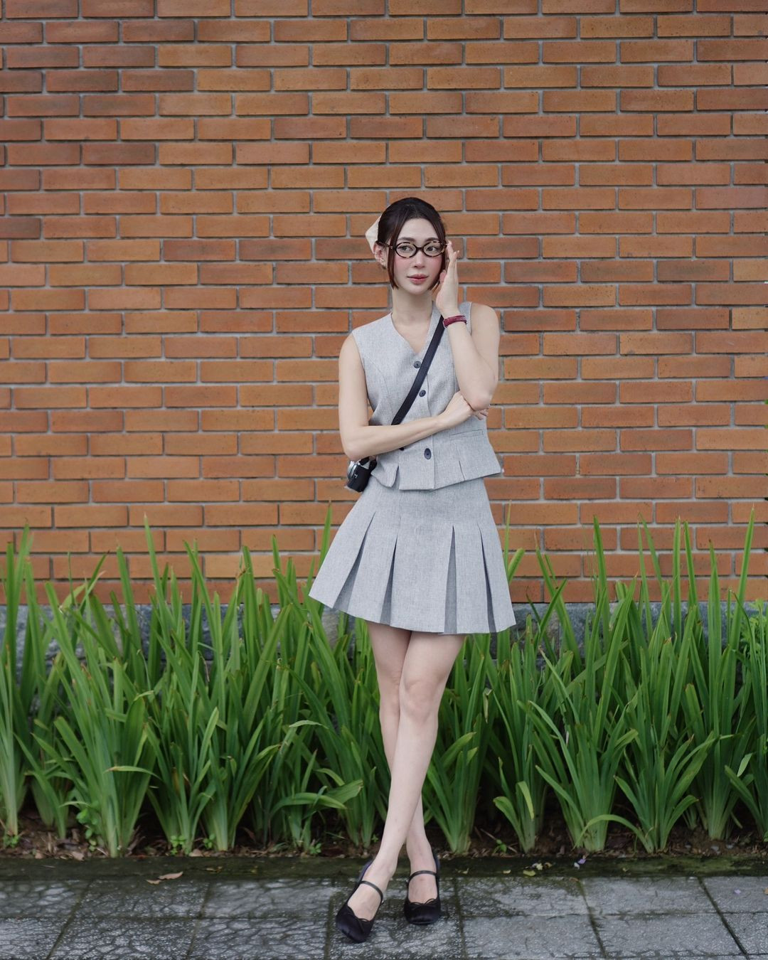 Cô nàng sở hữu thân hình "mình hạc xương mai" nên dễ dàng cân được mọi loại outfit.