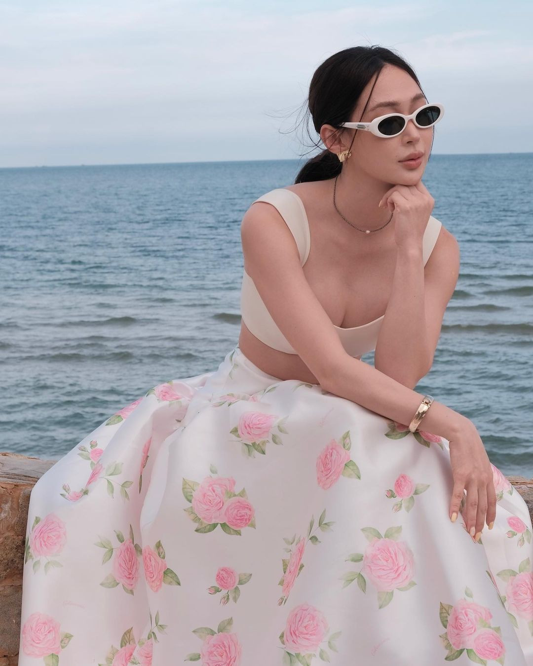 Sun HT tên thật Đoàn Nhật Minh (SN 1993, Hà Nội), cô nàng được biết đến là một người mẫu ảnh Hà thành khá nổi.