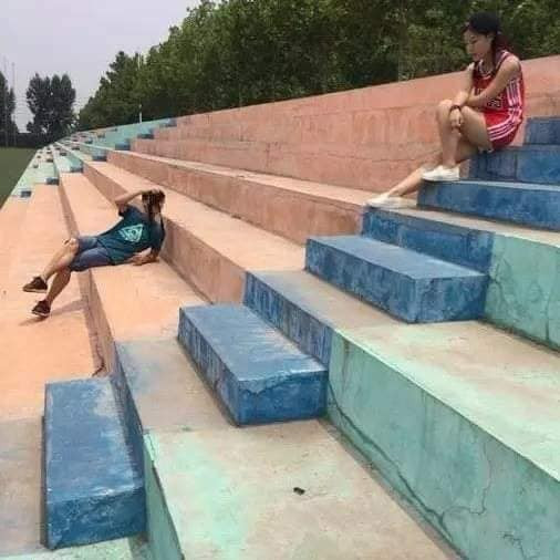 Trong nhiệm vụ này, tinh thần tự giác luôn phải đặt lên hàng đầu, các anh trai luôn phải xem lại hình chụp trước khi trả máy, nếu thấy chưa ổn xin hãy tự giác chụp lại, hội chị em luôn thoải mái với việc đó, có thể xin chụp lại năm bảy lần cũng không sao, miễn là có hình đẹp